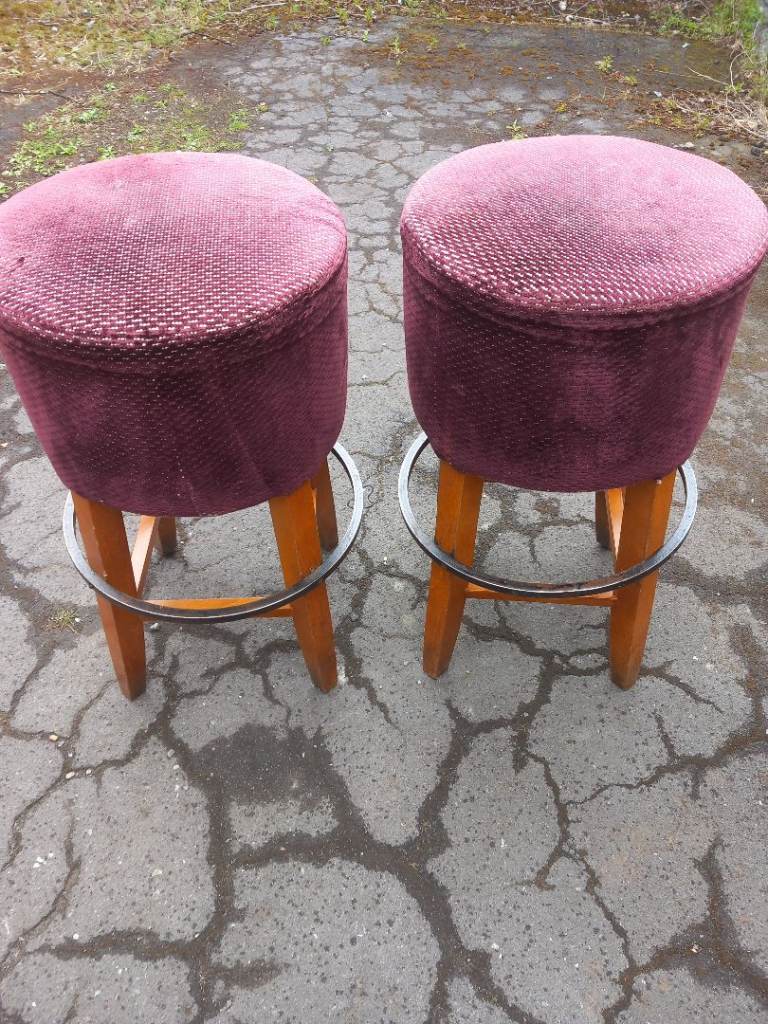 2x retro bar stools CAN DELIVER