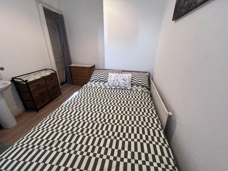 Lovely Single Room with own shower 