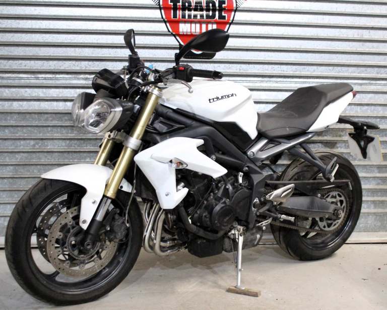 2015 15 TRIUMPH STREET TRIPLE 675 WHITE HPI CLEAR 11K NEW SHAPE TRADE SALE MOT