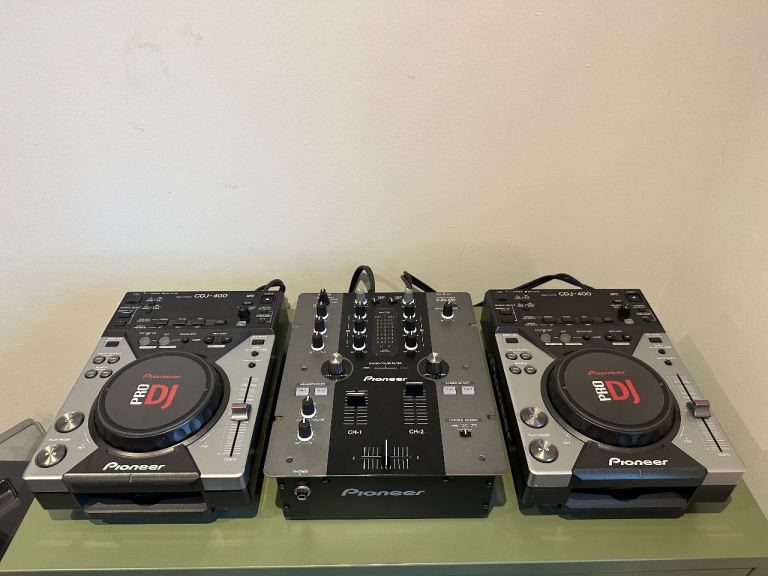2x Pioneer CDJ-400 and DJM-250K