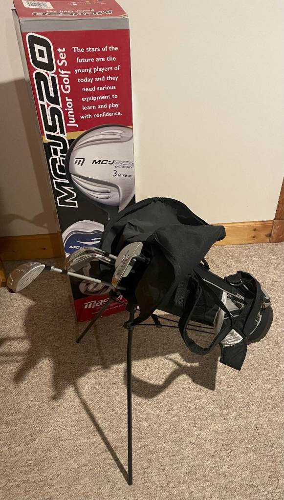 Left-handed Junior golf club set, ideally for a 9-11 year old.