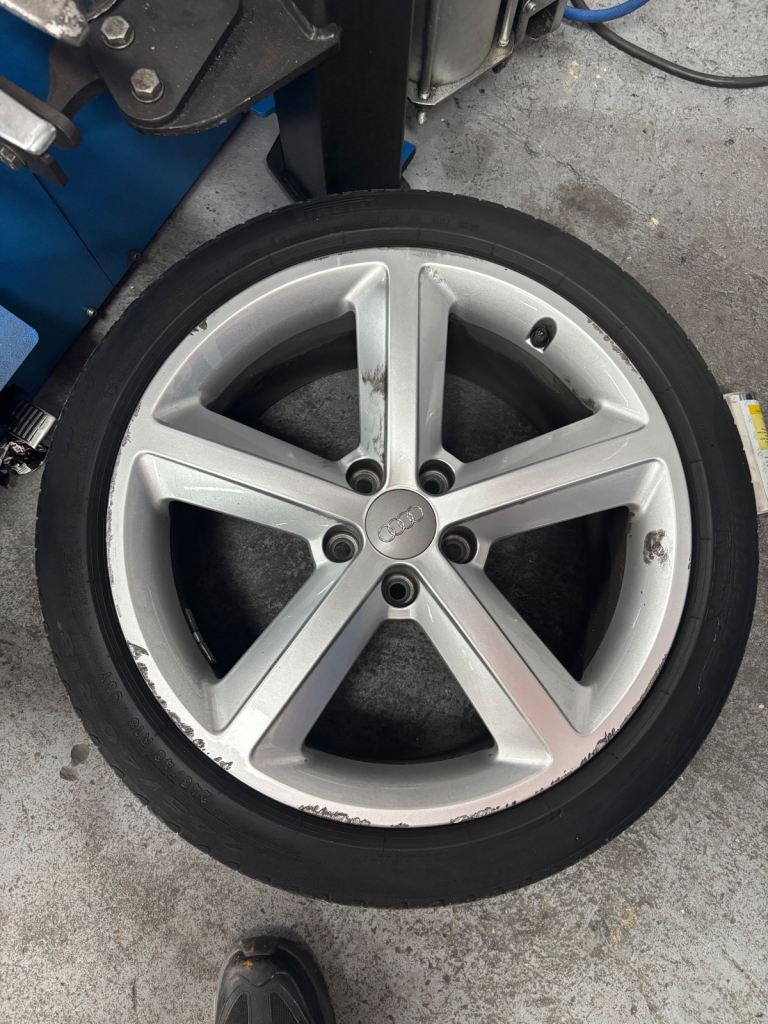 Audi wheels whit tires 18 inches 5x112