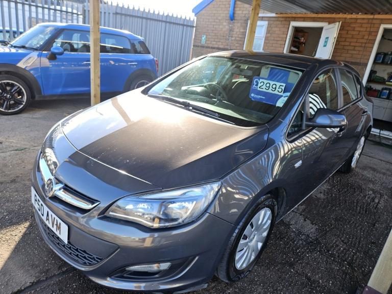VAUXHALL ASTRA 1.7 CDTi ecoFLEX Exclusiv 2013
