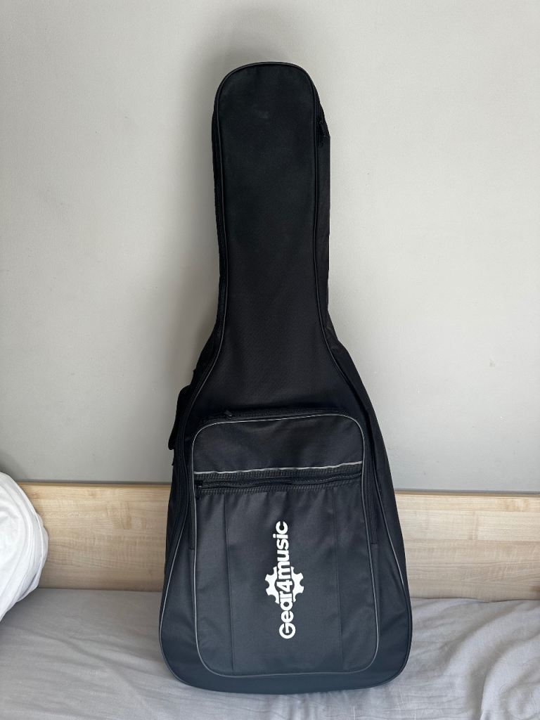 Yamaha F310 Acoustic Guitar with Gear4music Case and Accessories – As Good As New