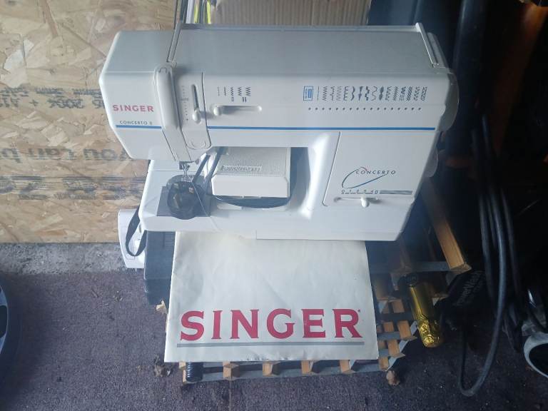 Singer Concerto electric sowing  machine 