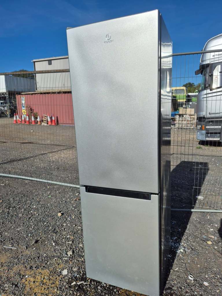 Indesit Silver Fridge Freezer – Good Condition