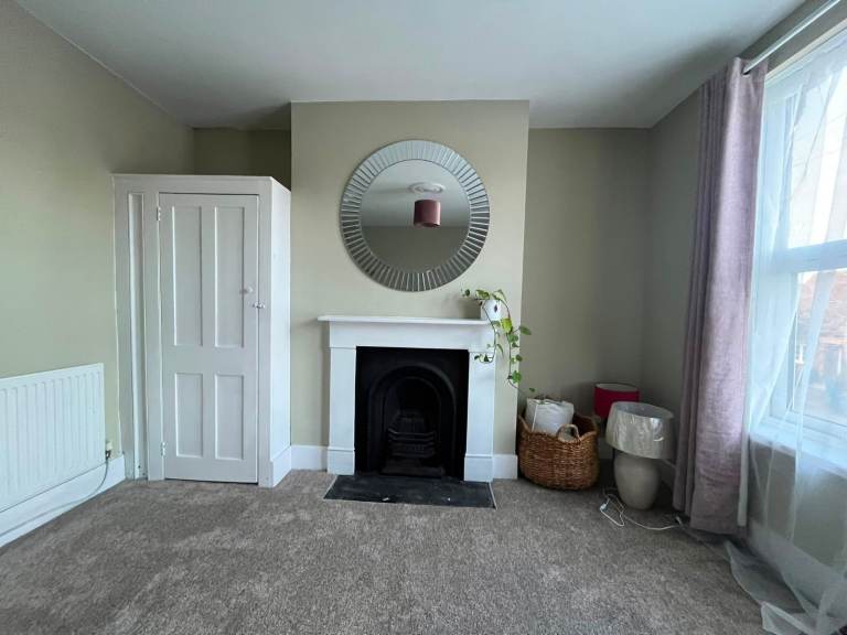 Lovely large double room in shared home