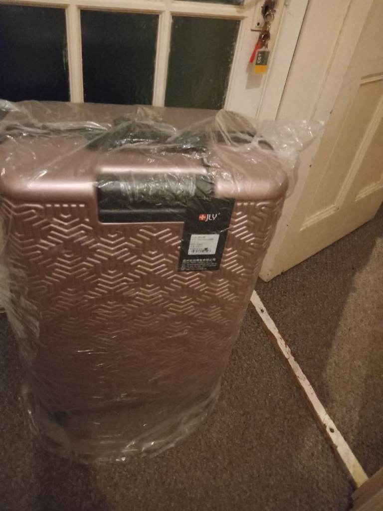 New RV Rose Gold Suitcase – Hard Shell, Cabin Size