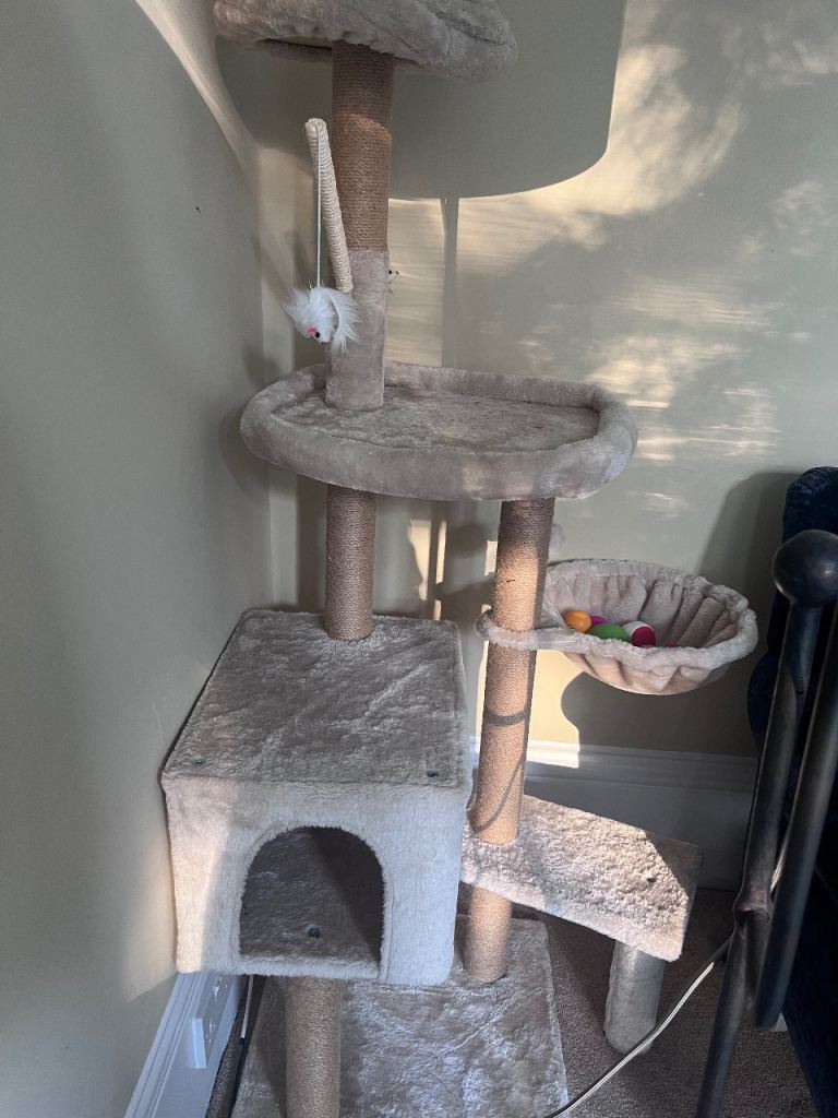 Very good condition cat tree