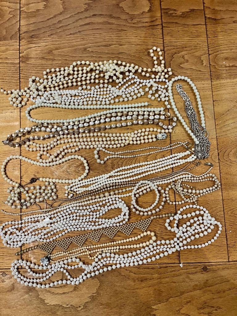 Job lot of mixed costume jewellery - earrings, beads, necklaces 