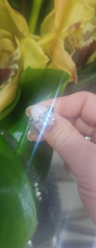 3 Carat Diamond bought in Jewelers in Southport for 2500 all reciepts