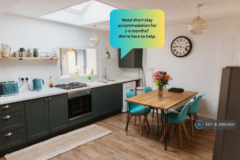 2 bedroom flat in Tarrant Street, Arundel, BN18 (2 bed) (#2993424)