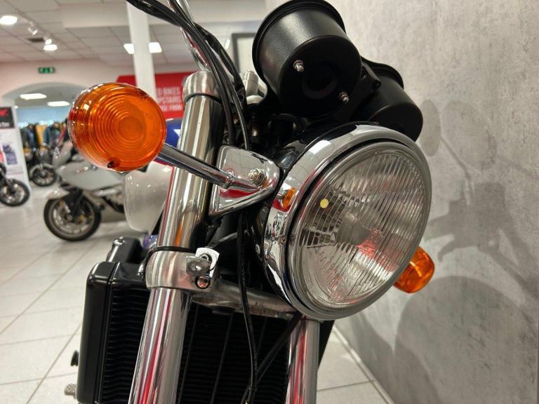 Y/2001 Triumph Legend TT 900 - 14916 miles - GREAT CONDITION!!