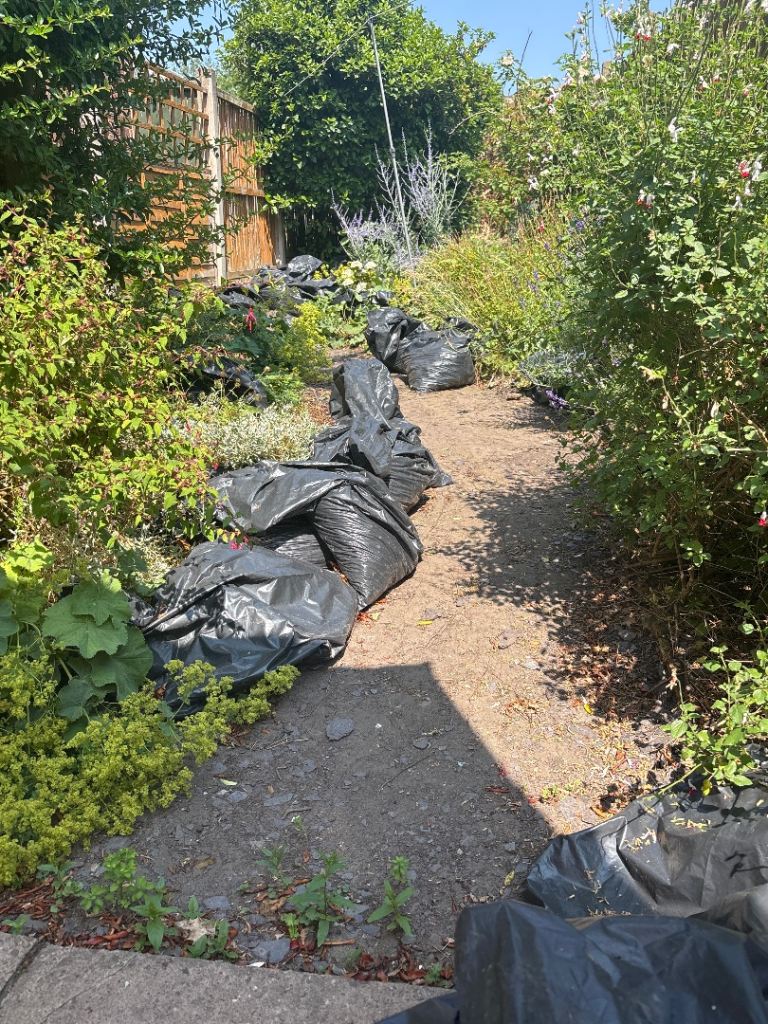 Slate Chippings- garden