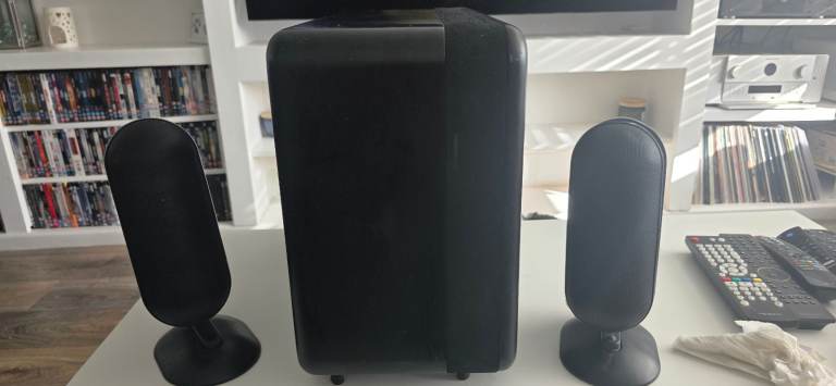 Q Acoustics Q7000LRi sattalite speakers & Q7070Si Subwoofer