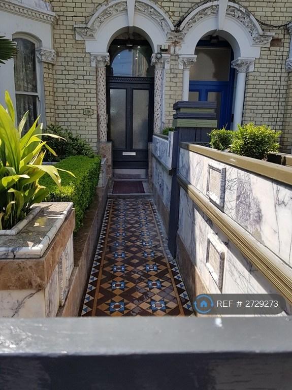 1 bedroom in Stockwell Road, London, SW9 (#2729273)