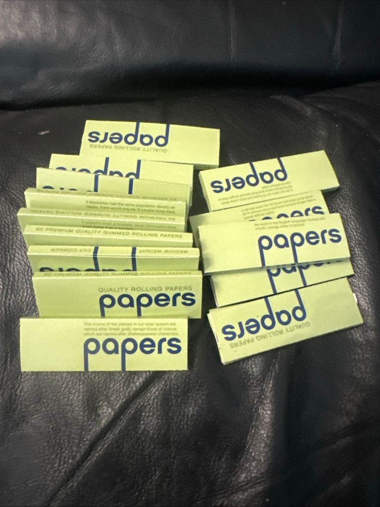 cigarette papers roll up smoke