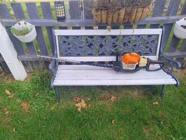 Stihl HS81R Hedge Trimmer Professional 32 Inch Cut