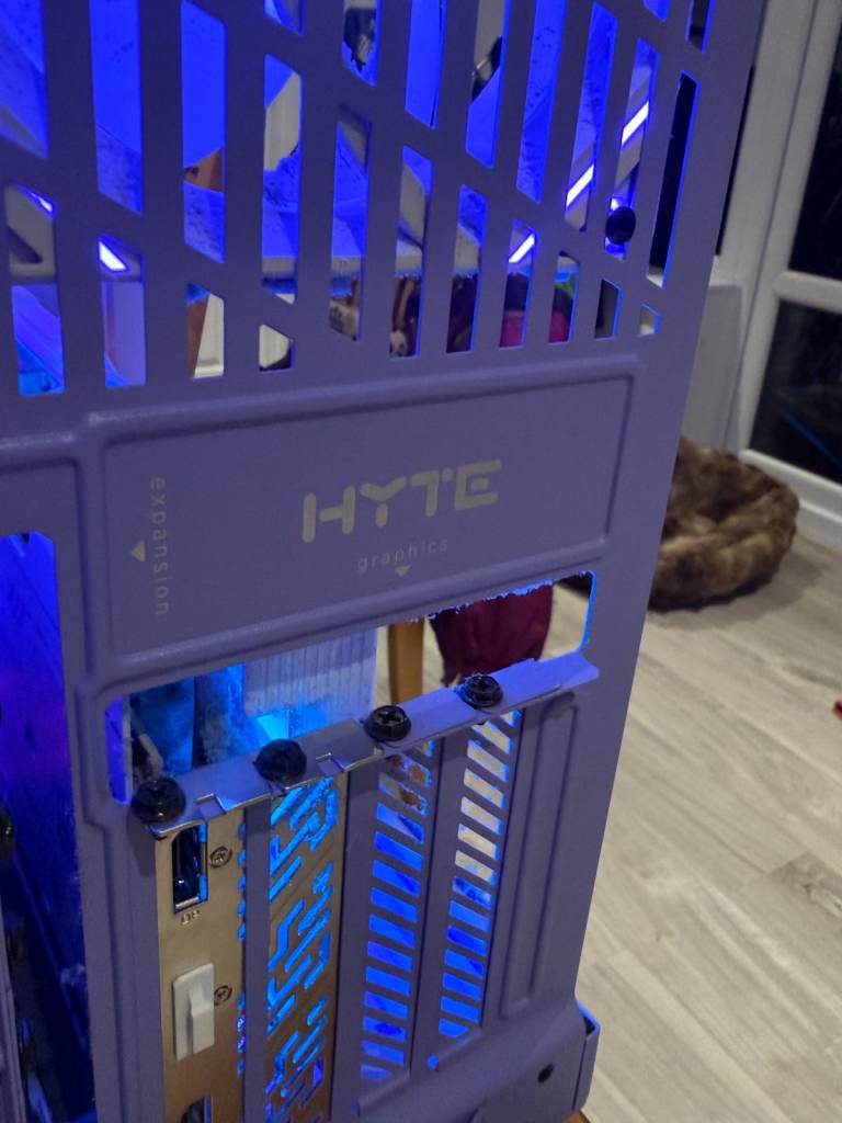 HYTE Y70 Taro Milk PC case with 7 Lian Li SL-INF wireless fans | in ...