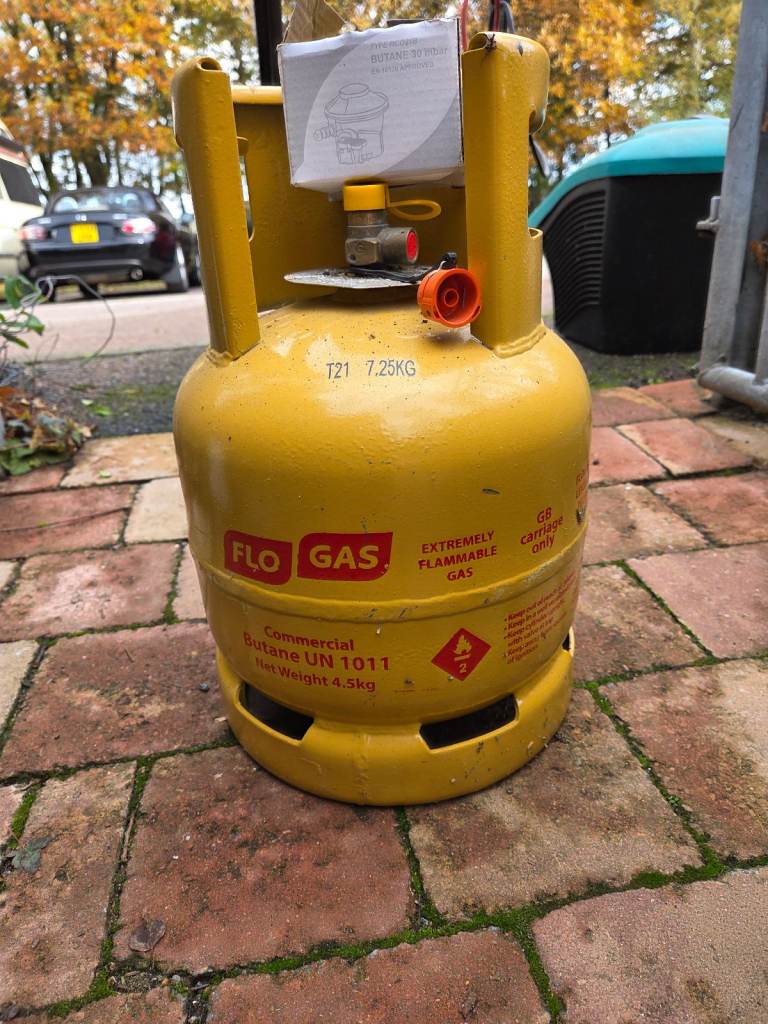 4.5 full flogas bottle with new unused regulator
