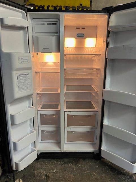 FRIDGE FREEZER
