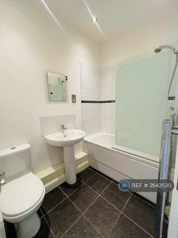 1 bedroom flat in Broomhill, Sheffield, S10 (1 bed) (#2643530)