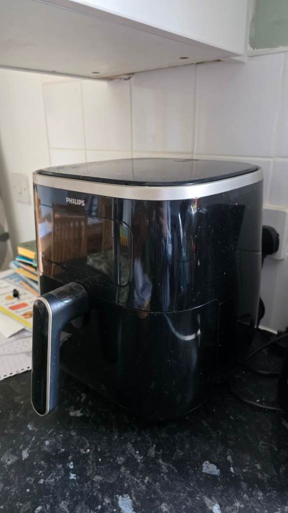 Philips Air Fryer – Black, Good Working Condition