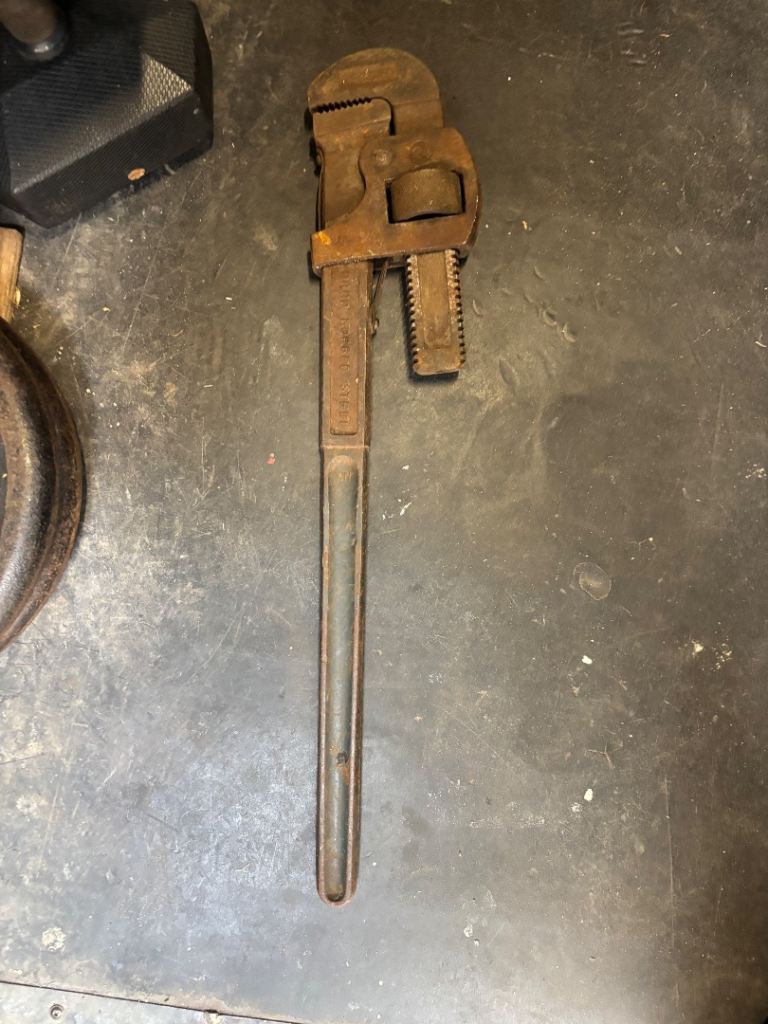 Record pipe wrench 24 inch