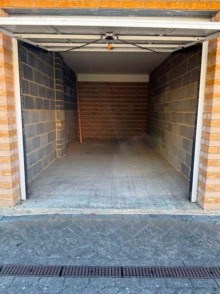 Garage for Rental