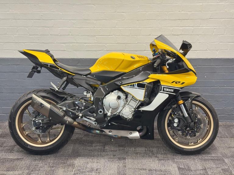 2017 YAMAHA YZF R1 ANNIVERSARY EDITION - LOW MILES- AKRAPOVIC- FINANCE-DELIVERY-