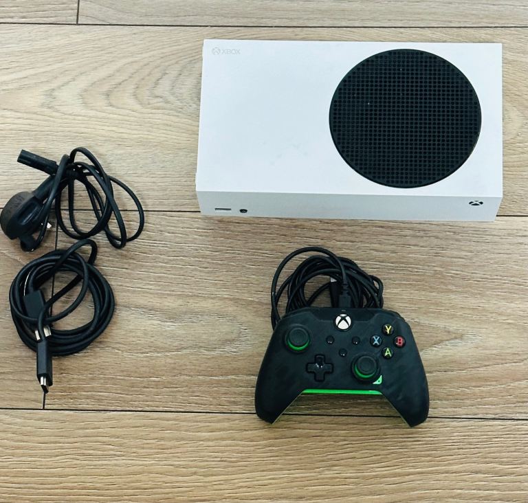 XBox Series S - 512GB SSD - Good Condition