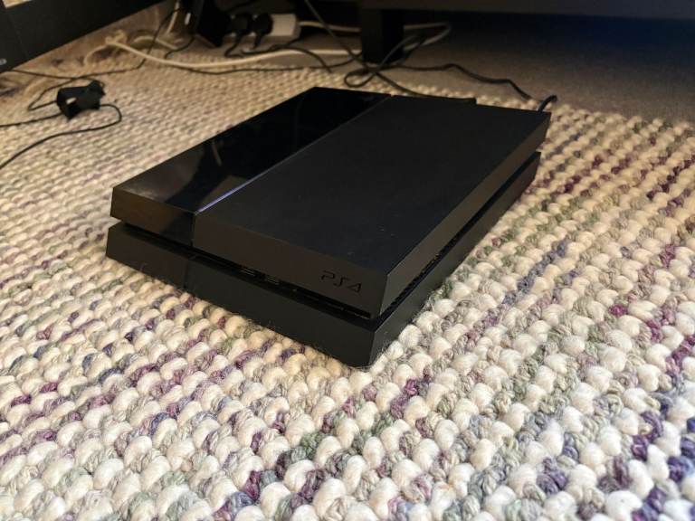 PS4 (Playstation4) with two controllers