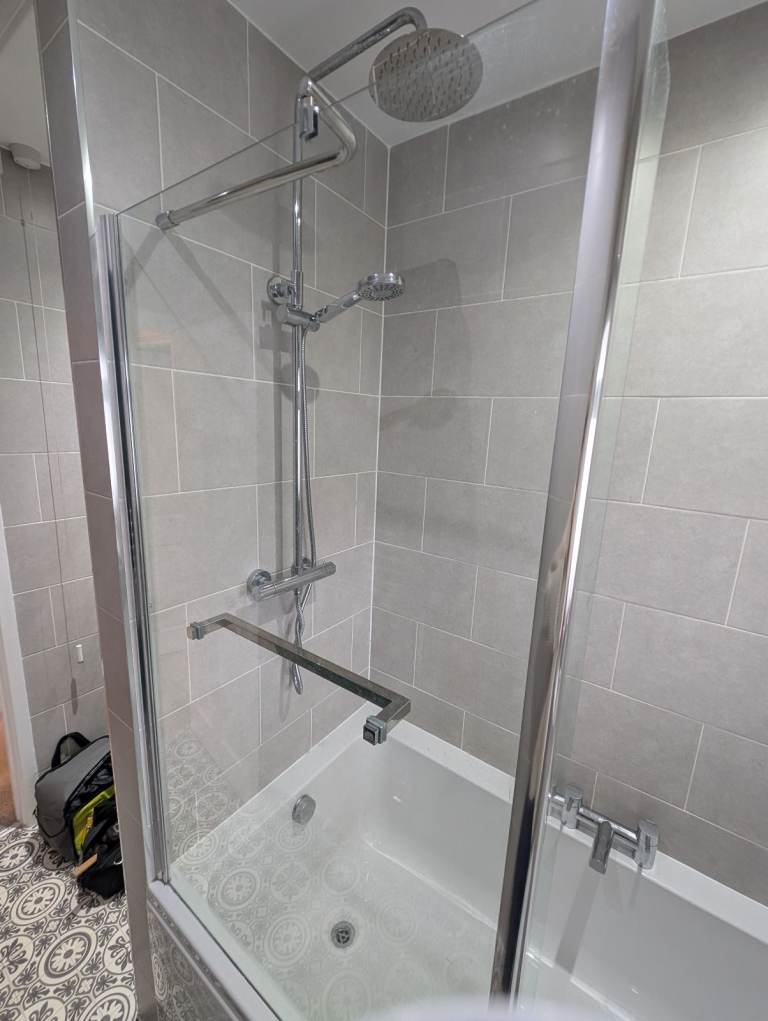 Shower screen for L Shaped Bath