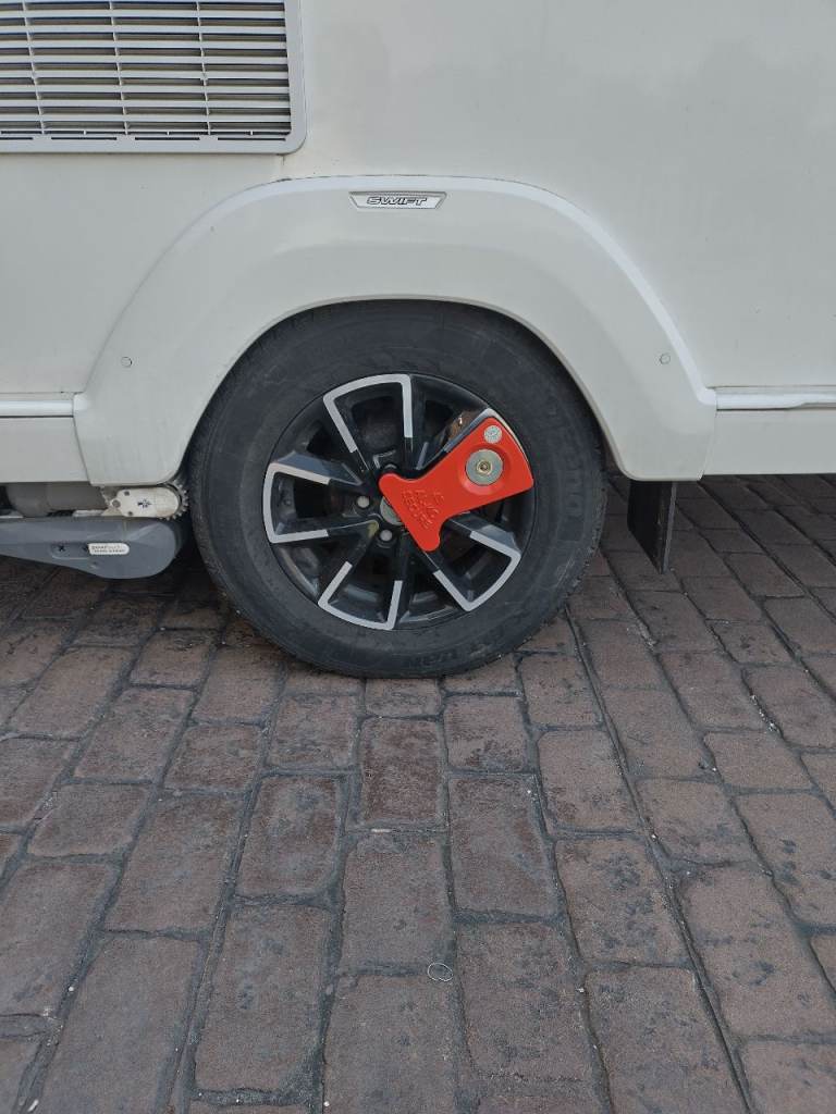 Alko wheel lock 43 . Unregistered 