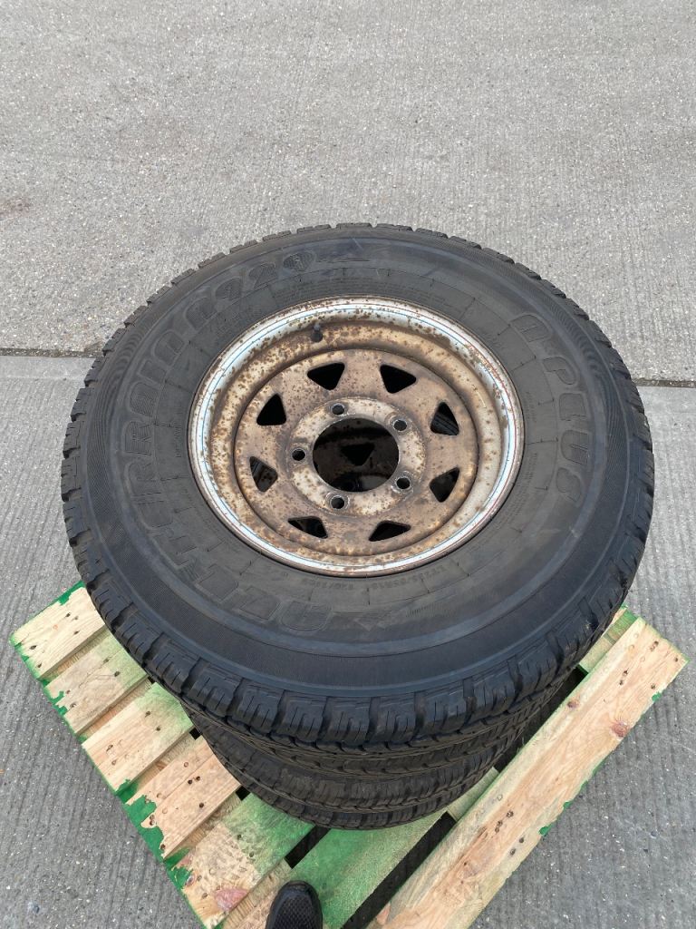 Land Rover Defender wheels and tyres