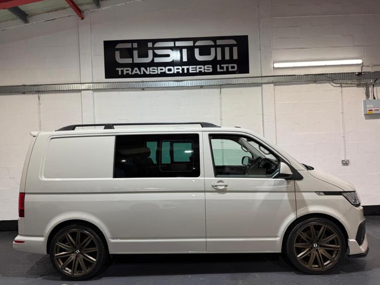 2021 Volkswagen Transporter 2.0 TDI 150 Highline Kombi Van Ascot Grey WINDOW VAN Diesel Manual