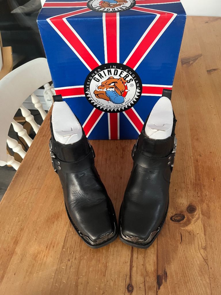 Ladies size 5 grinder boots 