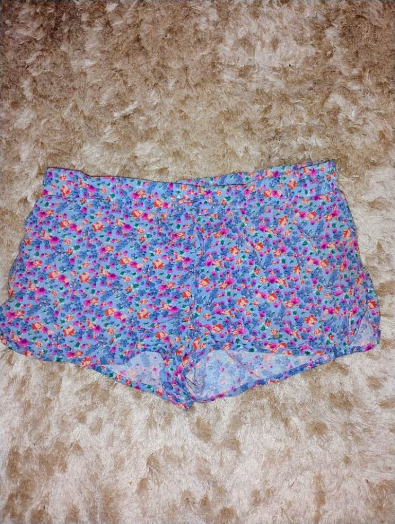 Multicoloured Floral Pattern Women's Shorts – Good Condition
