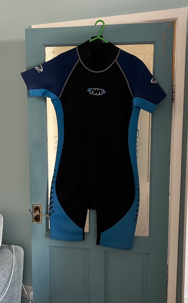 MENS TWF X-LARGE SHORTIE WETSUITE .