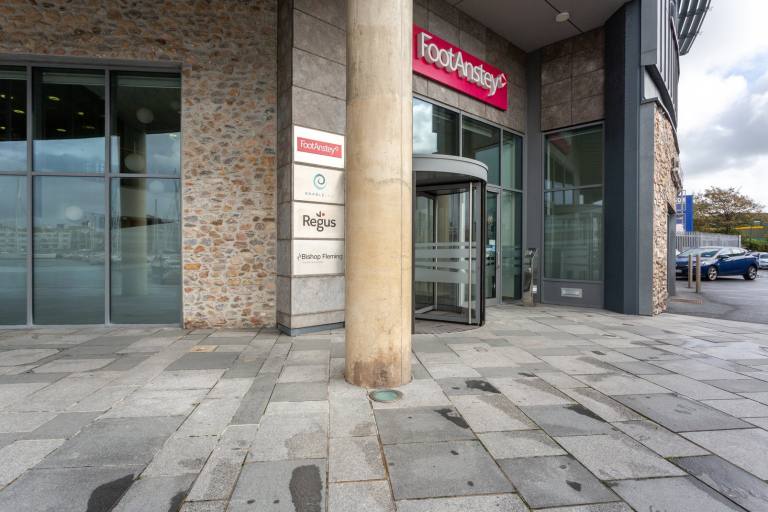 Plymouth - PL4 0HP \ Private Office for 2 Workstations