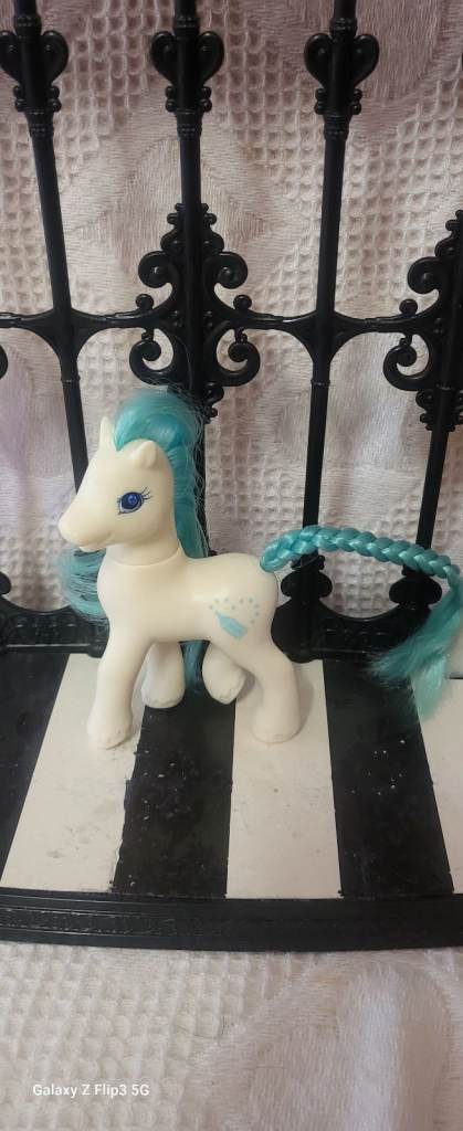 My Little Pony Secret Surprise Junior Figure 