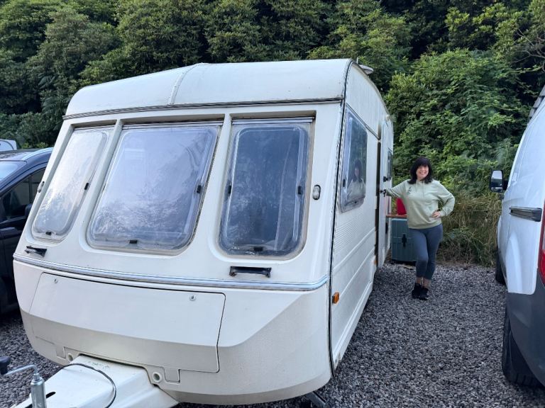 Caravan everything works lights pulls easy fridge oven hob bargain