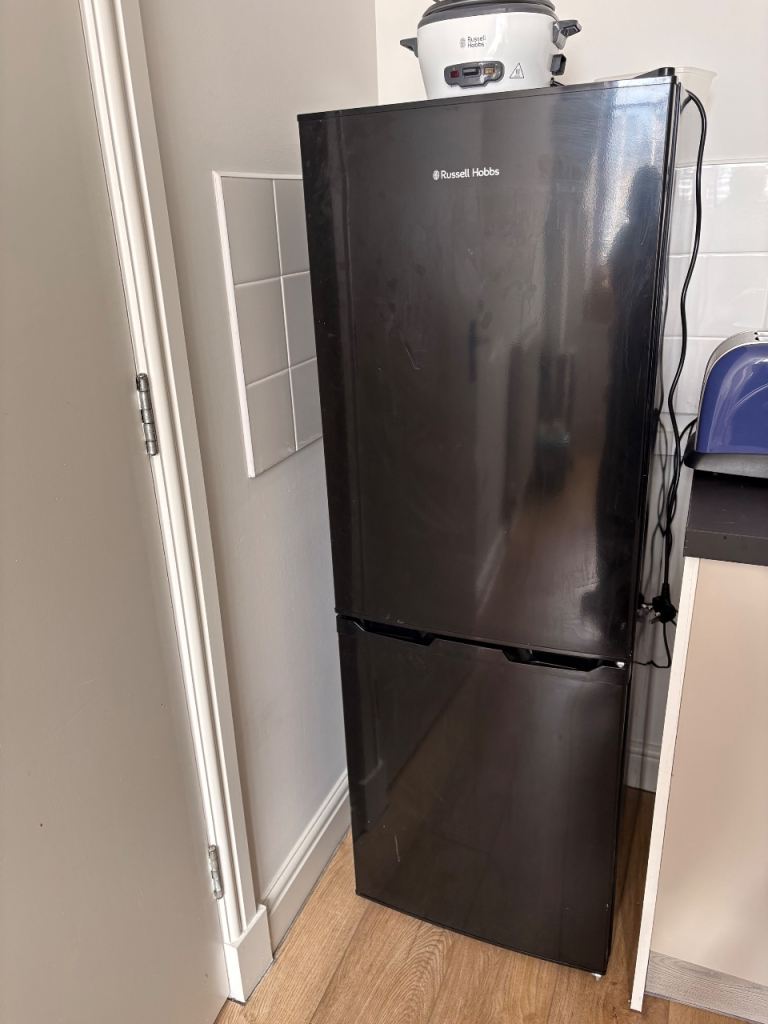 Russell Hobbs Black Fridge Freezer – House Clearance – Bargain!