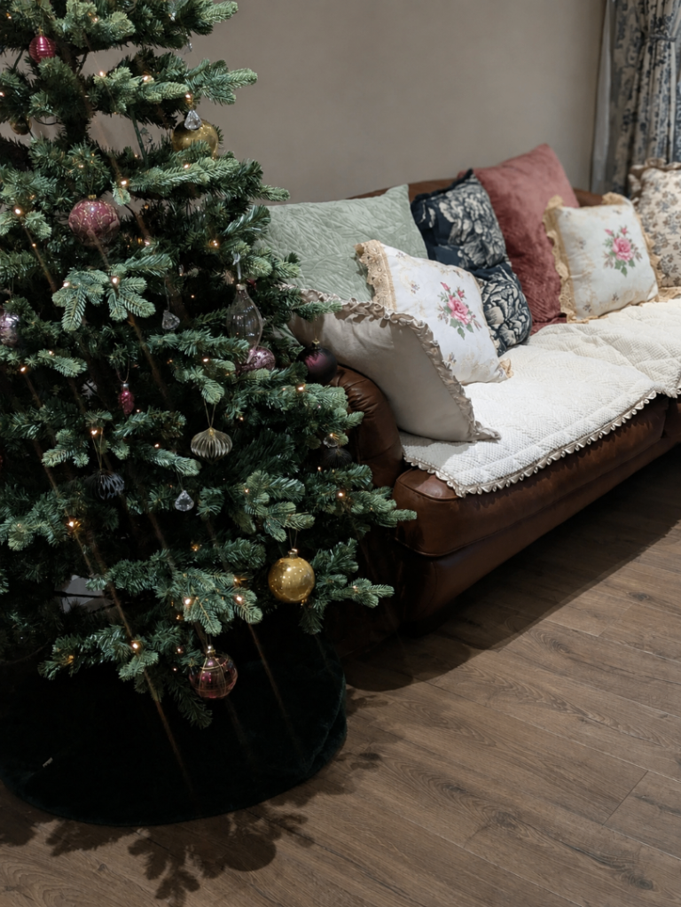 B&Q Luxury Olber 6ft (183cm) Pre-Lit Christmas Tree – Used Once!