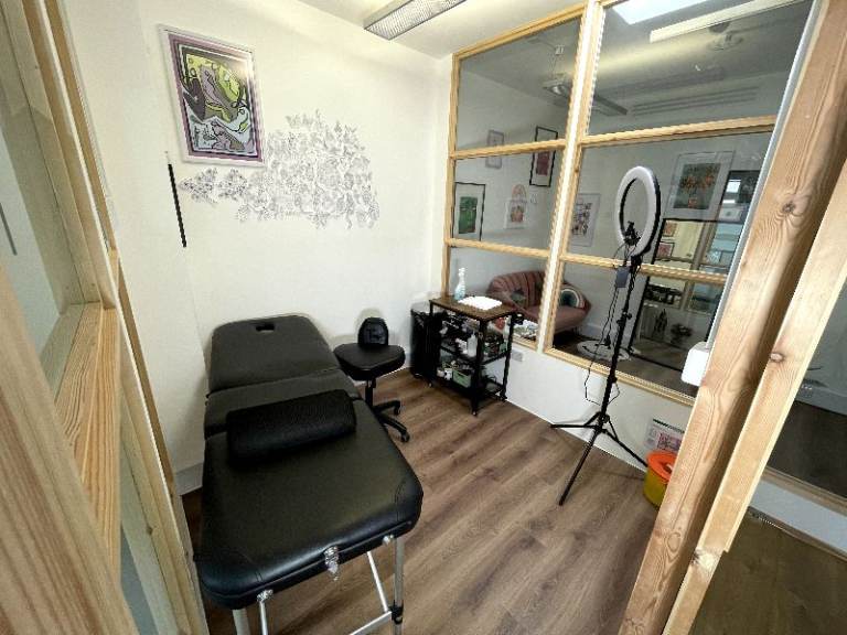 Beauty Room | Creative Space| Private Office | Commercial Unit to Rent In Hackney Central E8