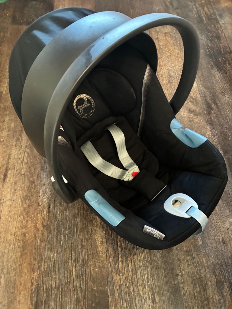 Cybex Aton M i-Size Baby Car Seat – Black, Good Condition