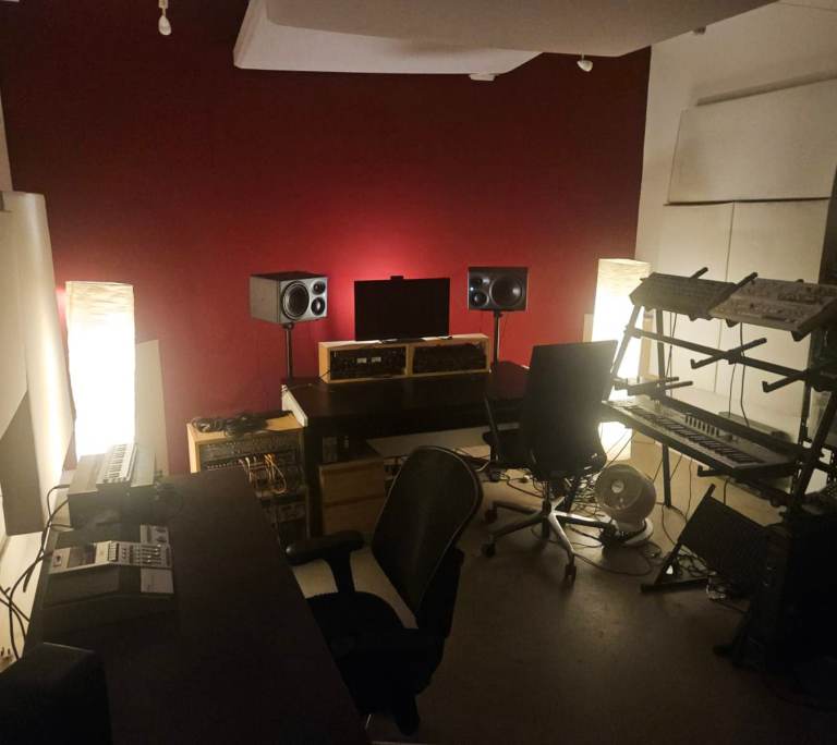 Music production / recording STUDIO share + sauna access, in Netil House, London Fields, Hackney