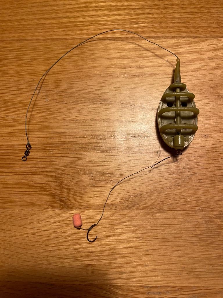 Method feeder / hair rig + spike + bait mould for tench / bream fishing