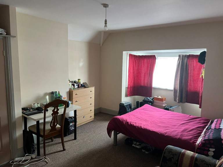 KINGSIZE ROOM FROM ONLY £575 ALL BILLS INCLUSIVE  ! 