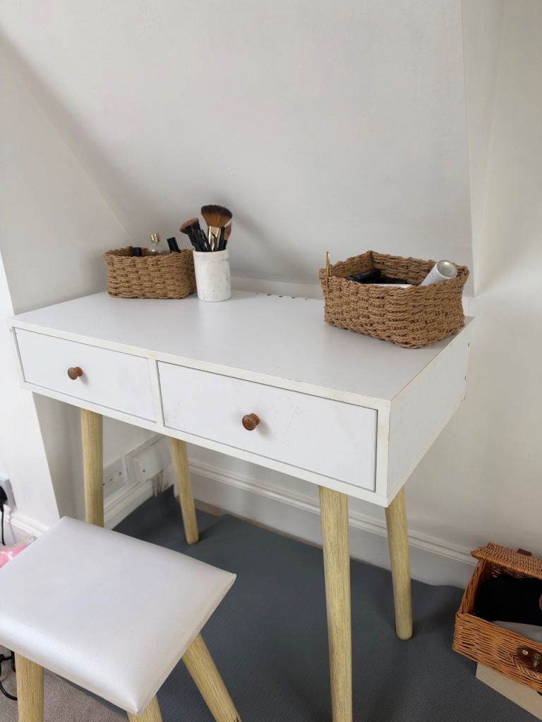 Dressing table 